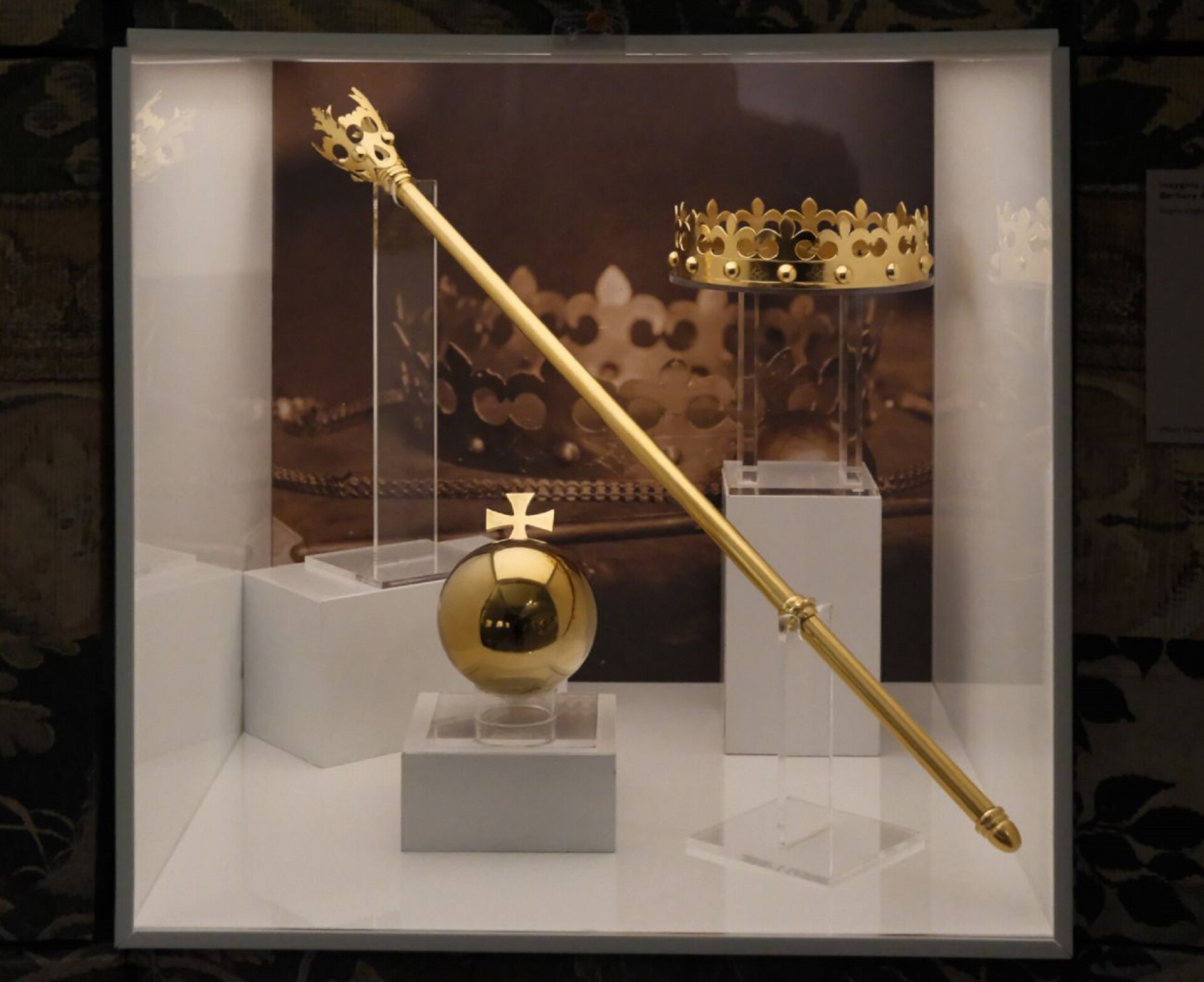  Kopie insygniów grobowych Barbary Radziwiłłówny 