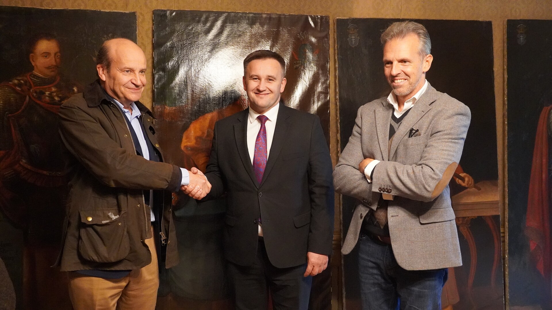  Od lewej: Maciej Radziwiłł, Piotr Szopa - Dyrektor Muzeum - Zamek w Łańcucie, Michał Sobański 