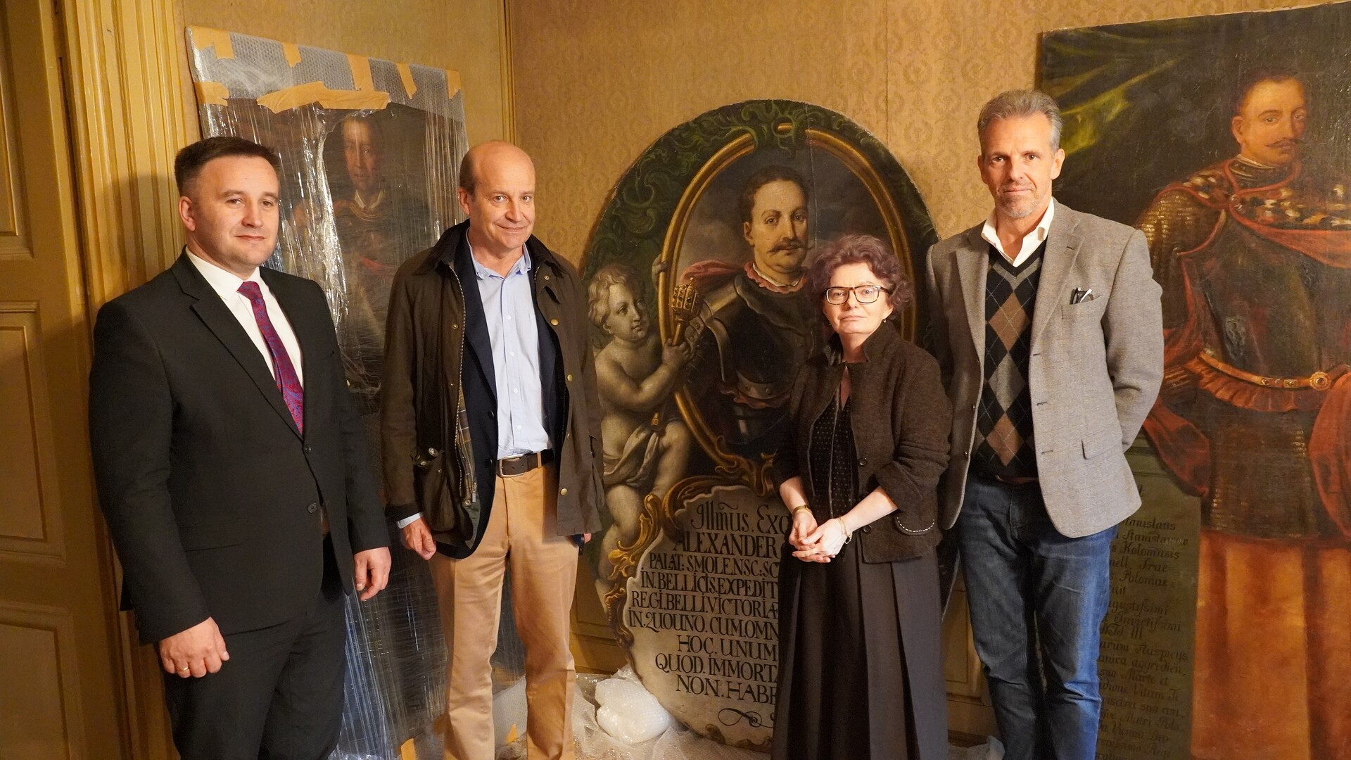 Od lewej: Piotr Szopa - Dyrektor Muzeum - Zamek w Łańcucie, Maciej Radziwiłł, Aldona Cholewianka - Kruszyńska - kustosz Muzeum - Zamek w Łańcucie, Michał Sobański 