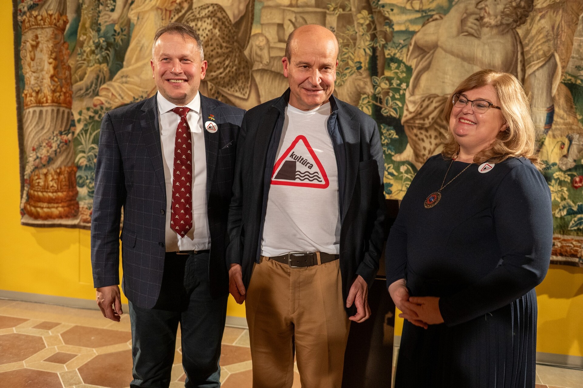  Maciej Radziwiłł w towarzystwie Vydasa Dolinskasa (dyrektor Muzeum Narodowego – Pałacu Wielkich Książąt Litewskich) oraz  Ramunė Šmigelskytė-Stukienė (Instytut Historii Litwy; Muzeum Narodowe – Pałac Wielkich Książąt Litewskich w Wilnie) 